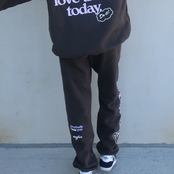 The Mayfair Group Somebody Loves You Graphic Sweatpant - Picture 3 of 4